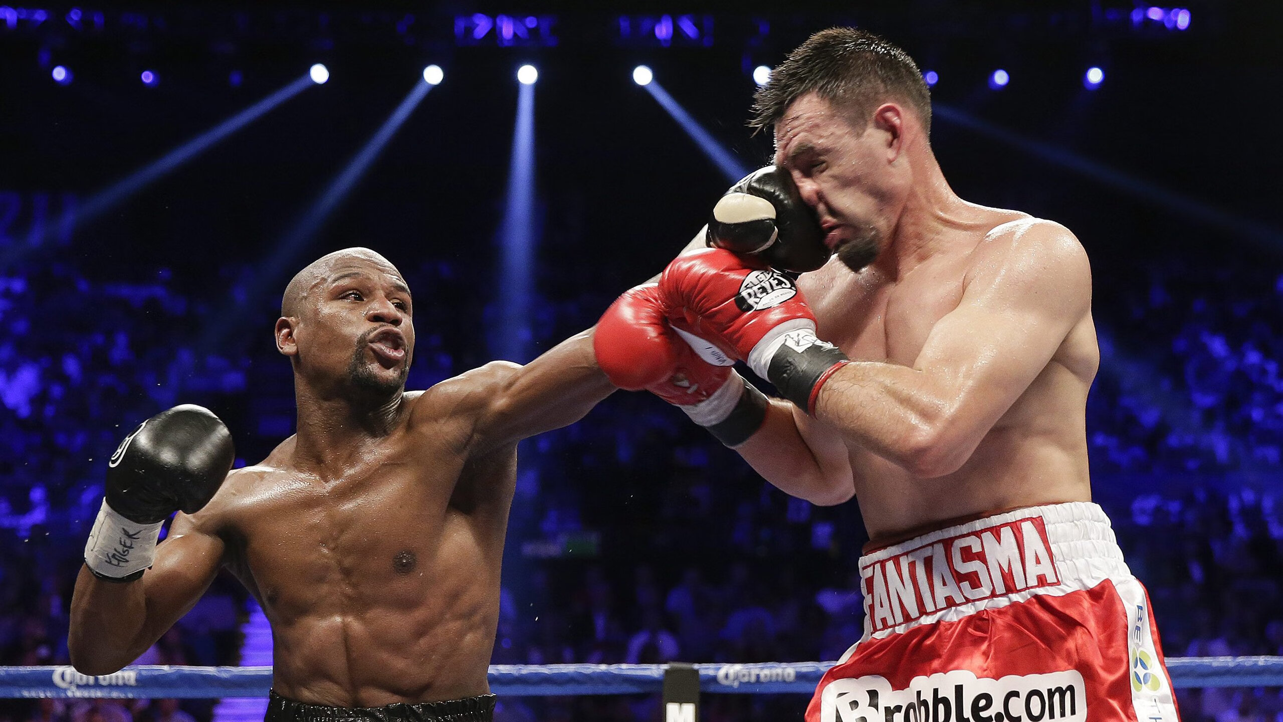 历史性时刻：经典比赛重现，感动一代球迷