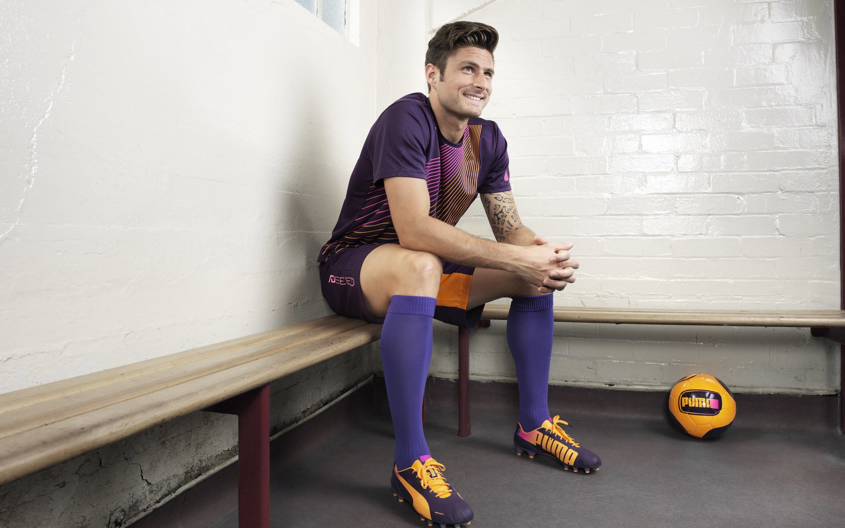 战术分析：某场比赛如何利用换人换阵改变局势？，联赛换人