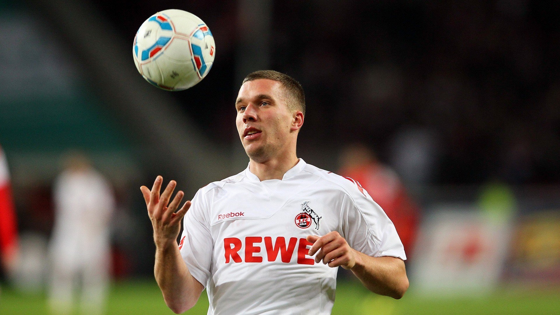 掘金大胜雷霆，常规赛巅峰对决中约基奇锁死对手，掘金会退役约基奇的球衣