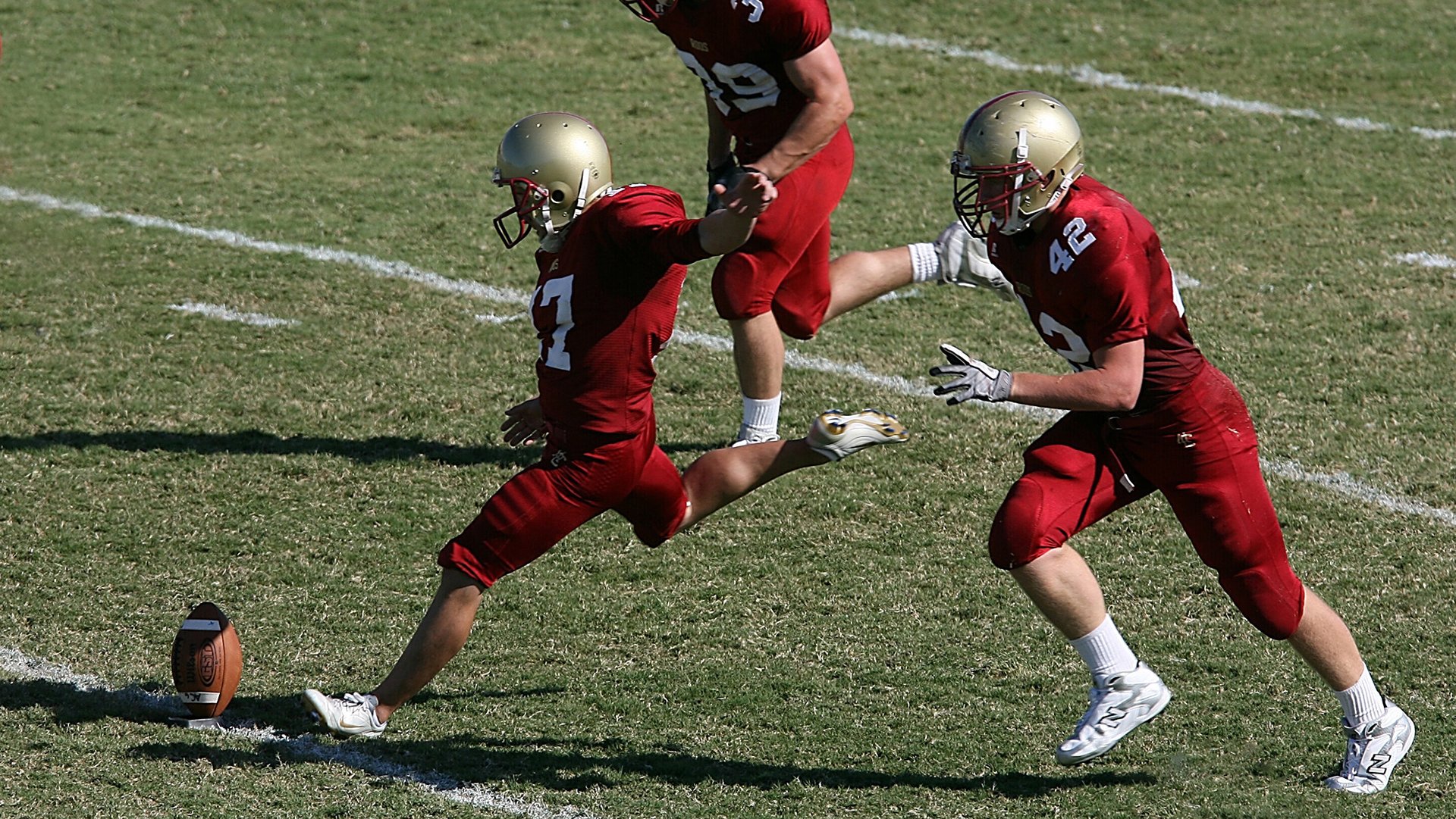 日本队战术灵活，攻防兼备，日本队阵型